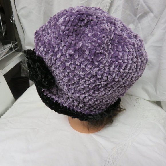 LUSCIOUS HAND CROCHETED HAT w REMOVABLE FLOWER - Picture 10 of 11